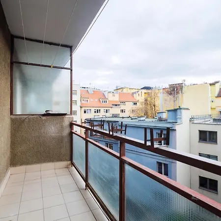 Apartment Quiet & Cozy Apartment/ Balcony / Popular Location *