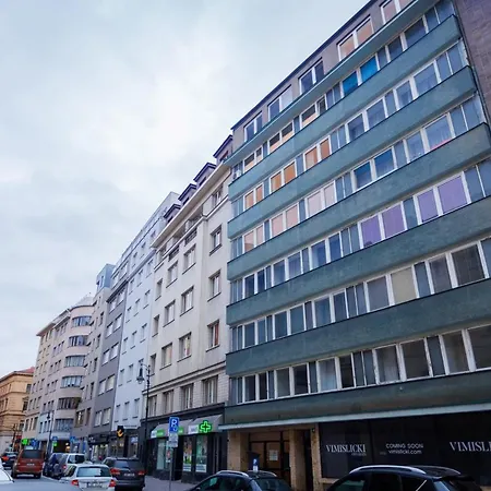 Quiet & Cozy Apartment/ Balcony / Popular Location Apartamento Praga