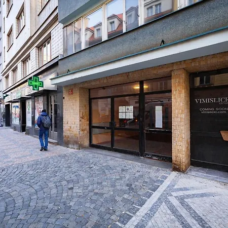 Quiet & Cozy Apartment/ Balcony / Popular Location * Praga