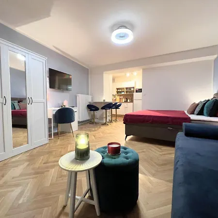 Quiet & Cozy Apartment/ Balcony / Popular Location Praga