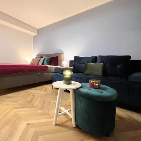 Quiet & Cozy Apartment/ Balcony / Popular Location Apartamento *