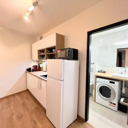 Apartamento Quiet & Cozy Apartment/ Balcony / Popular Location *